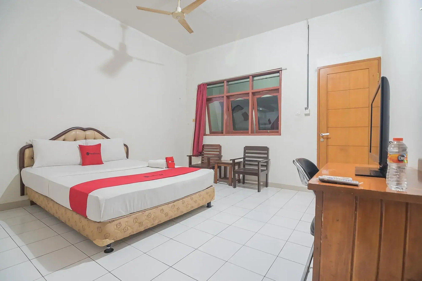 RedDoorz near Alun Alun Subang