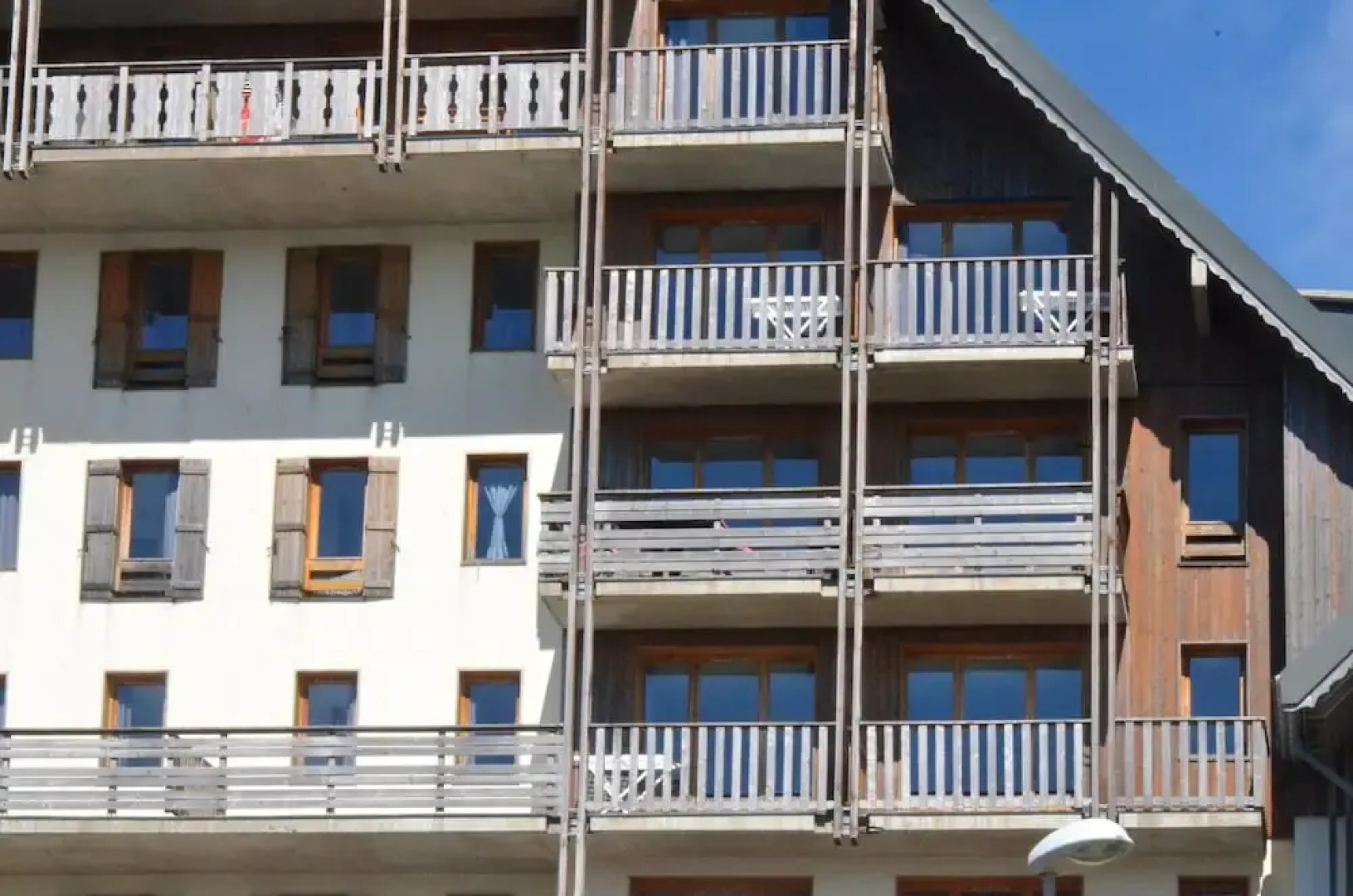 Apartment With 2 Bedrooms in Besse-et-saint-anastaise, With Wonderful Mountain View, Shared Pool and Wifi