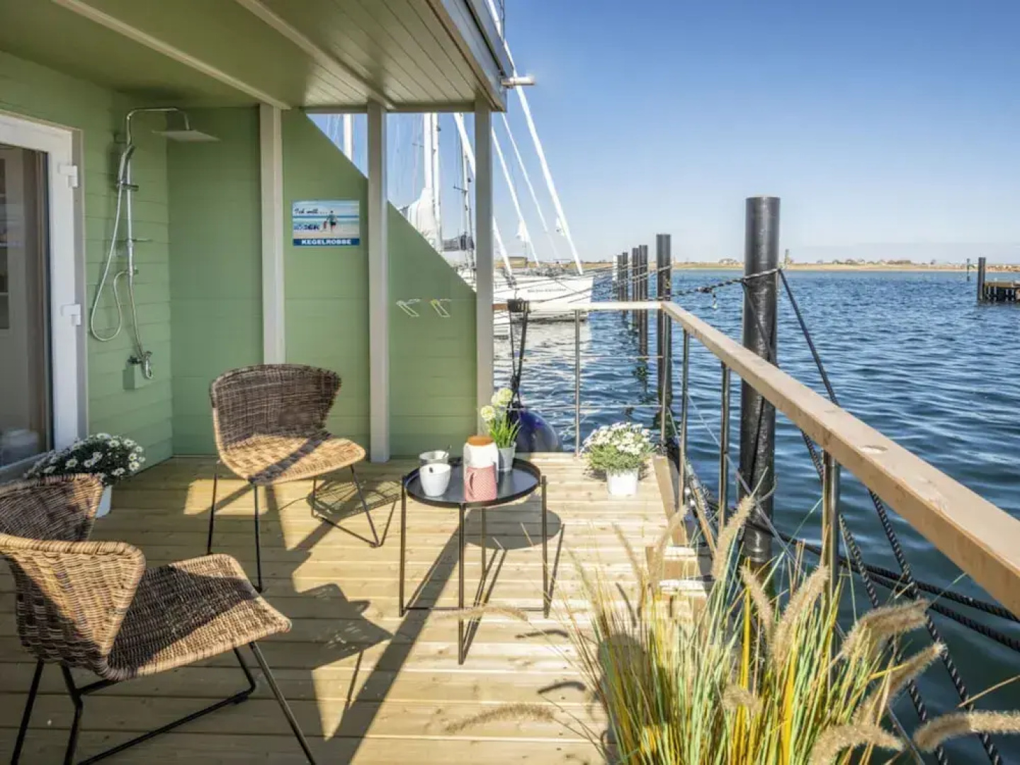 Houseboat Grey Seal Comfortable Vacation Home
