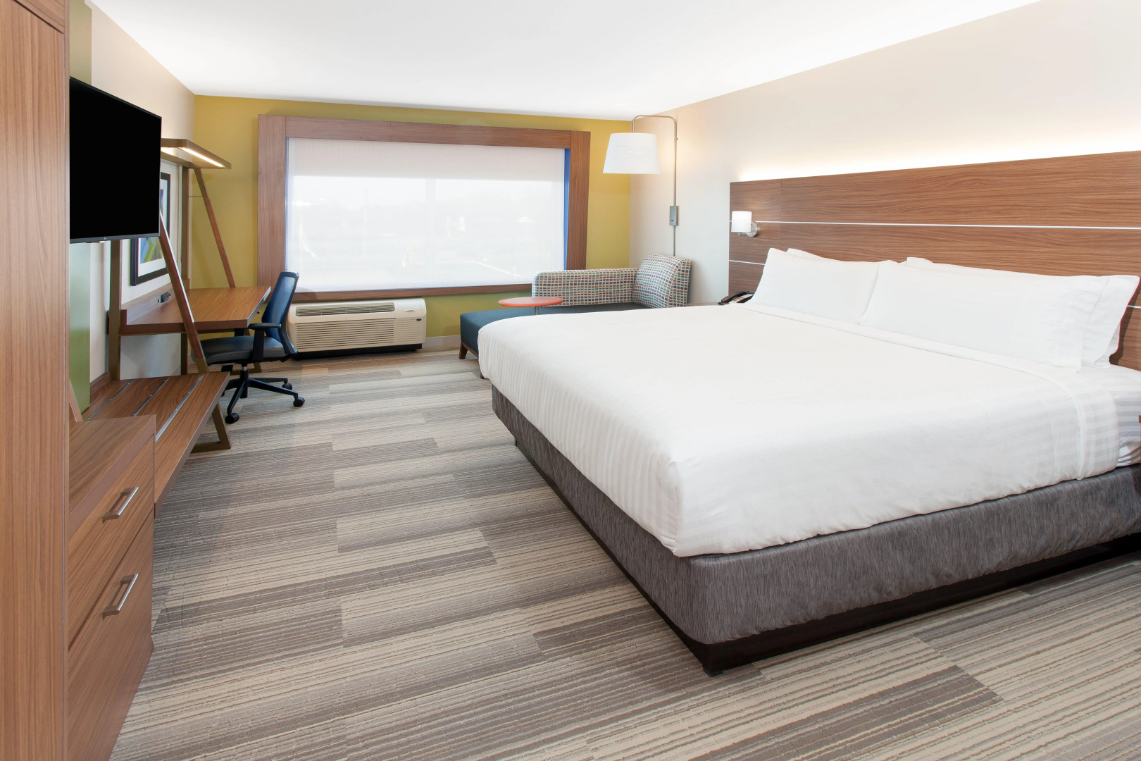 Holiday Inn Express and Suites Detroit/Sterling Heights by IHG