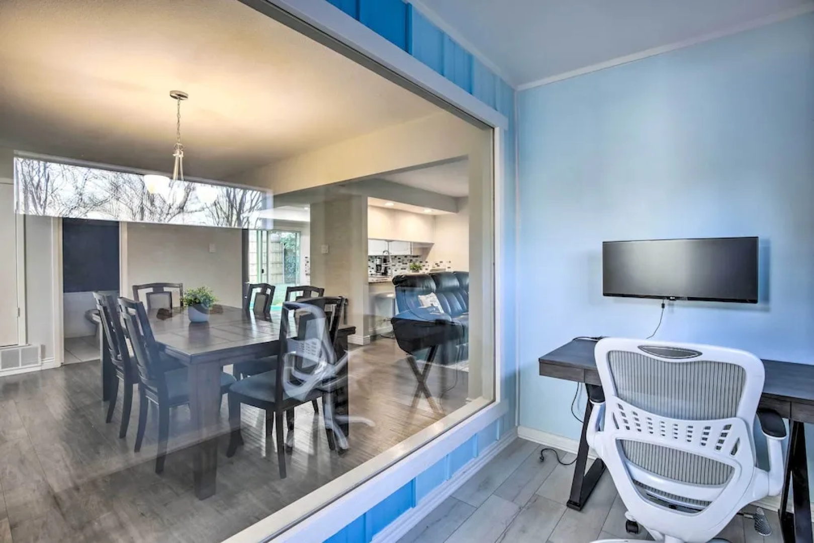 Poolside Oasis: Richardson Home w/ Movie Room!