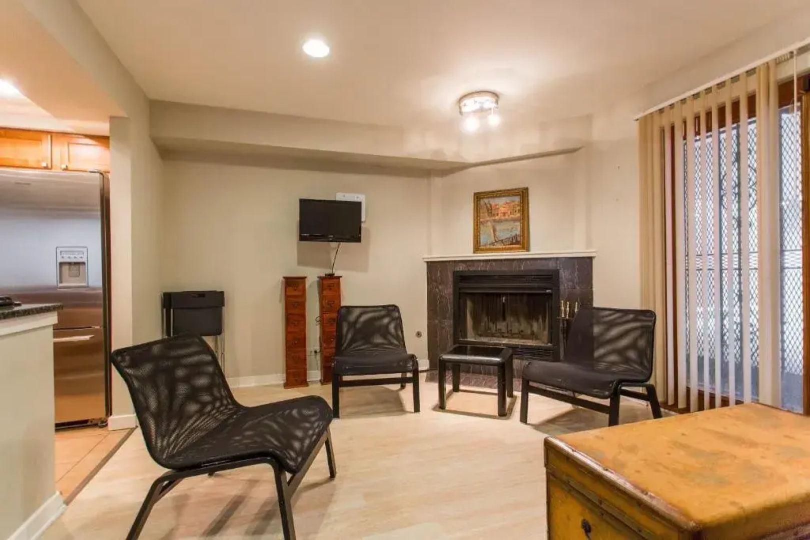 Old Town-Gold Coast Amazing 3 br Home/ Free Parking/ Breakfast/ Backyard/ Walk Everywhere/ Pets OK