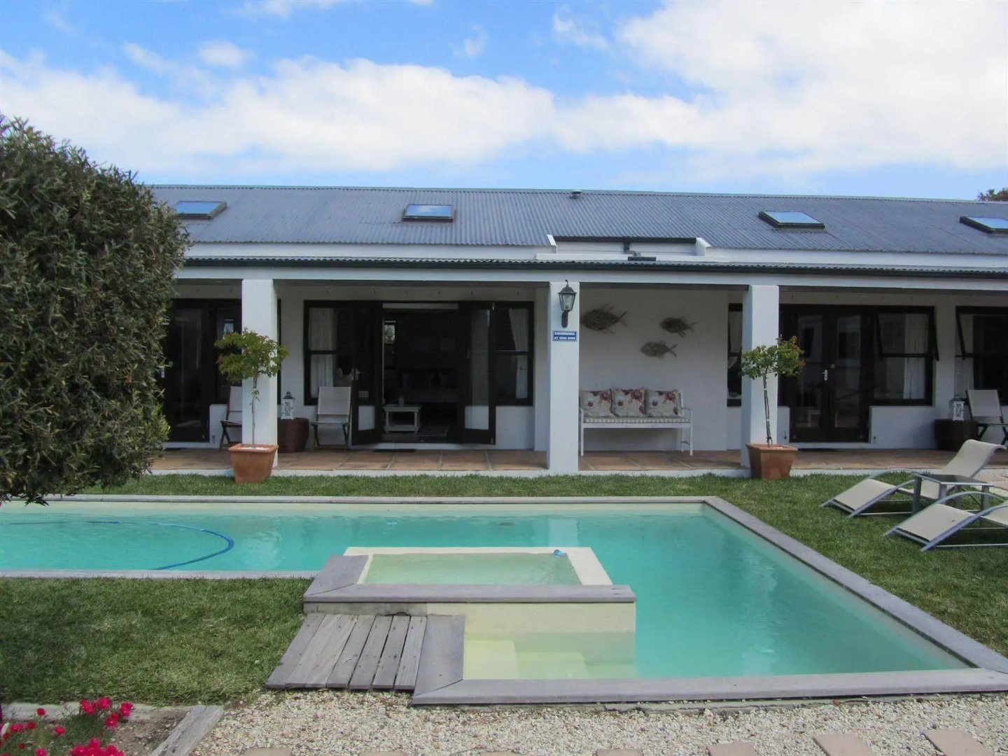 Sixteen Guest House on Main