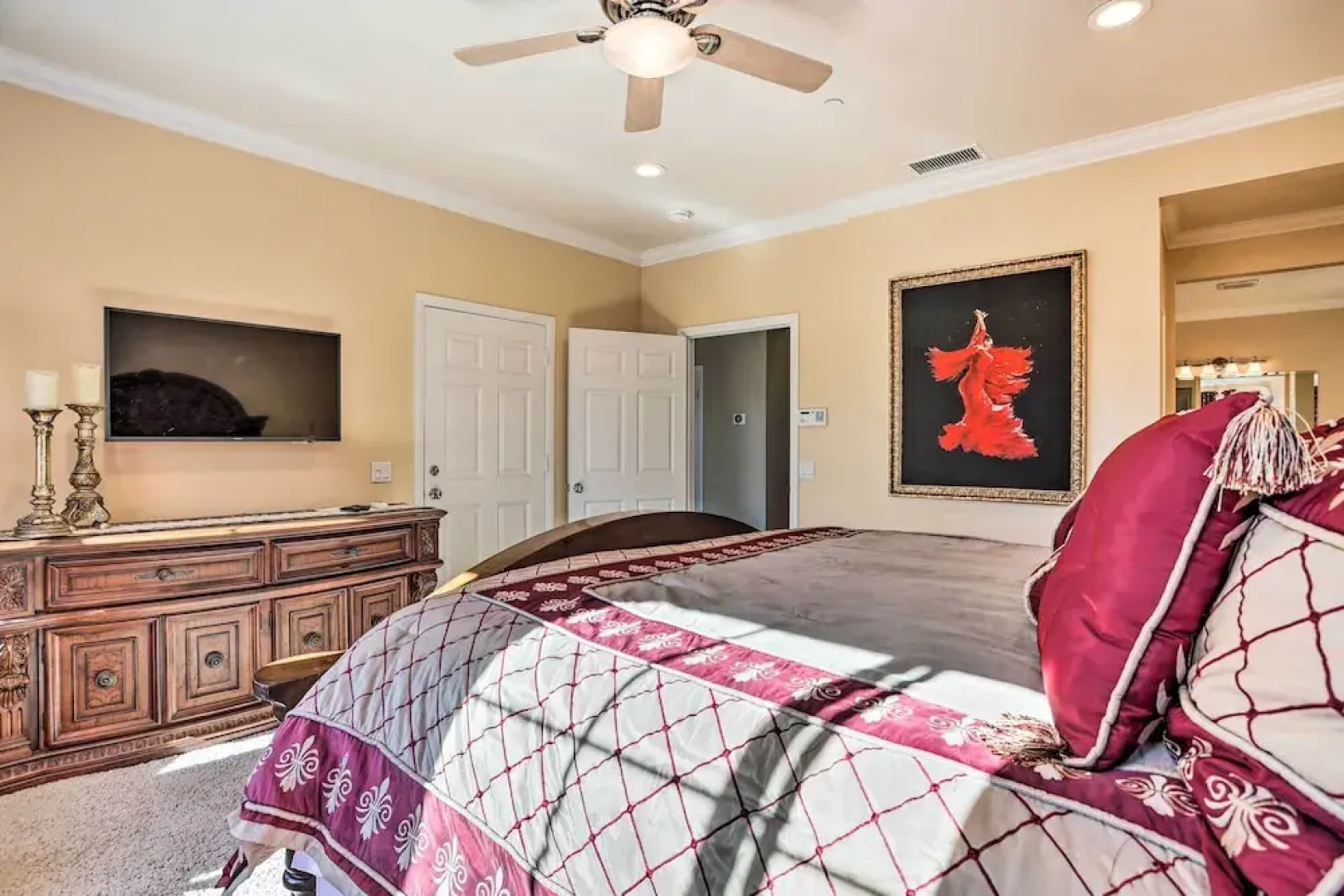 Huge Lake Arrowhead Home w/ 3 Decks & Grill!