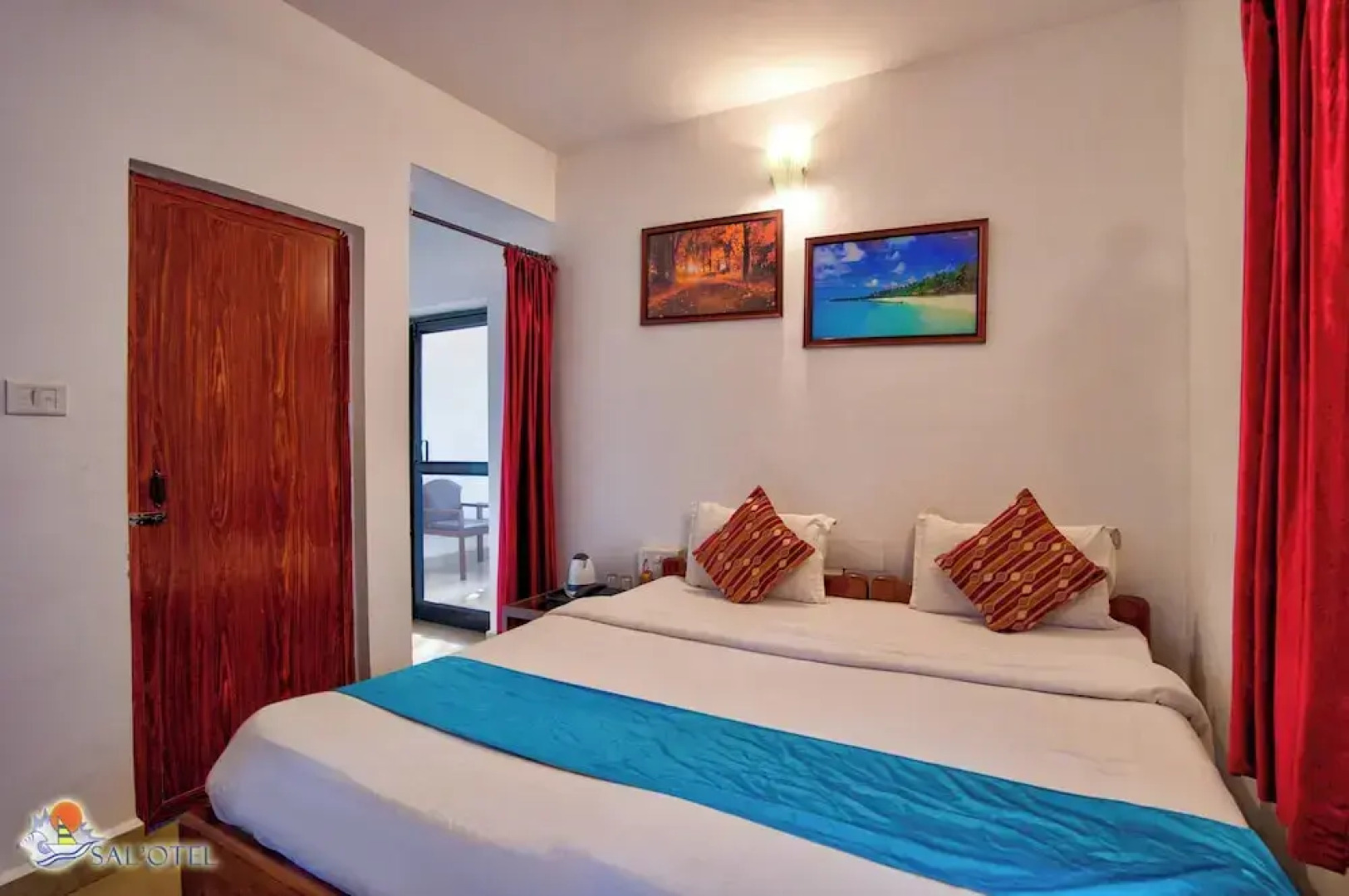 Salotel- near Mae De Deus Church