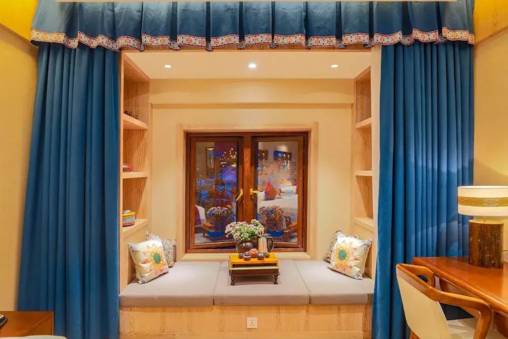 The 5th Meteorite Glory Hotel