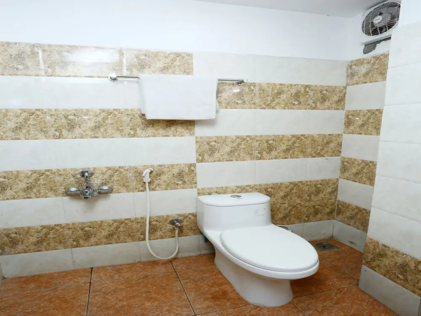 OYO 15560 Assent Inn