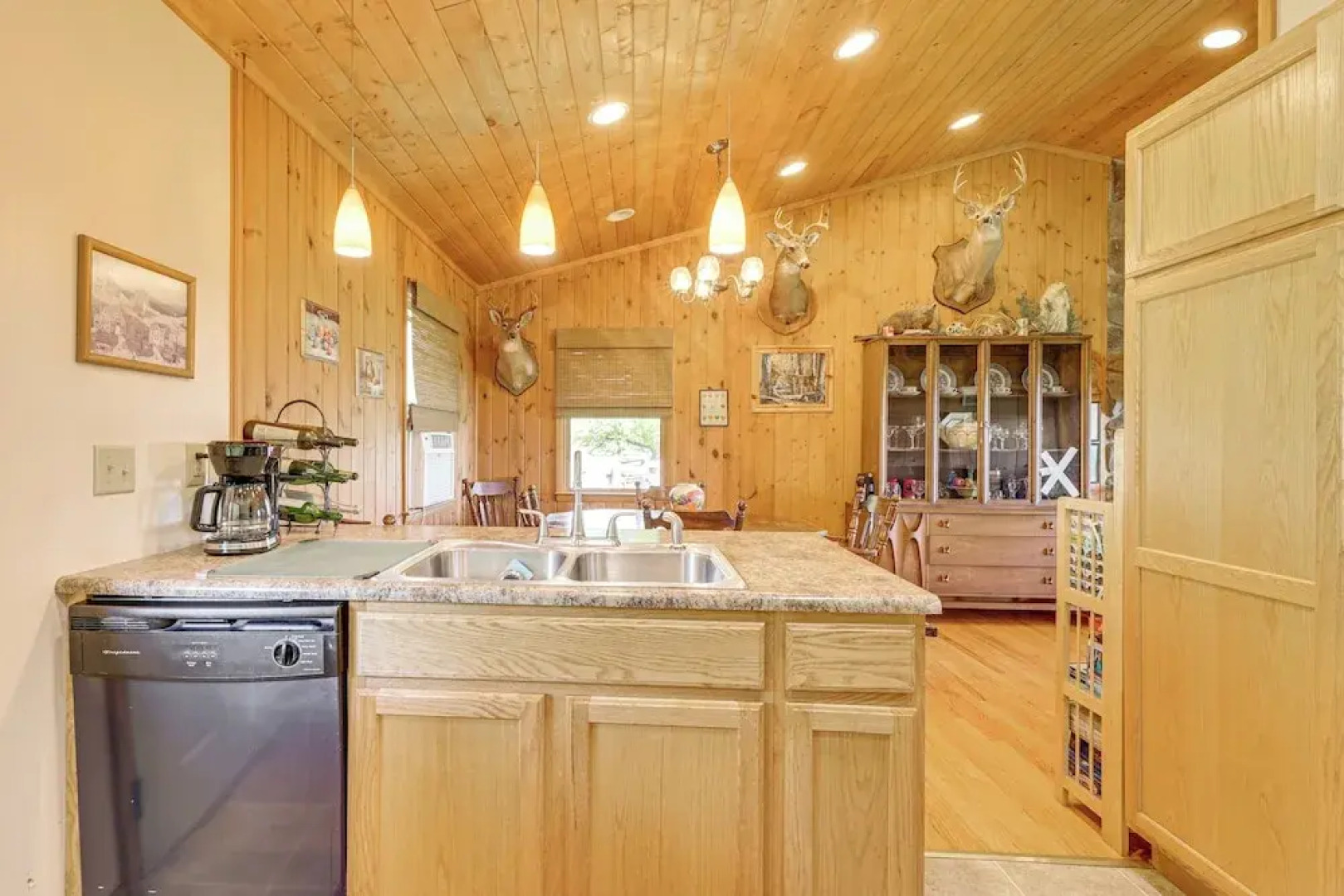 Fish, Hike, Hunt: Secluded Cabin in Doe Hill!