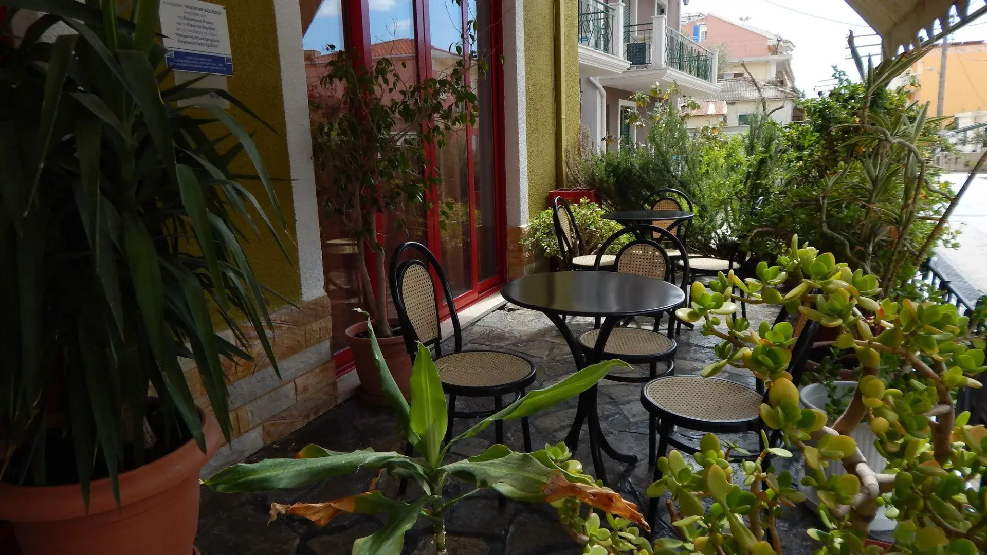 Petania Hotel & Apartments