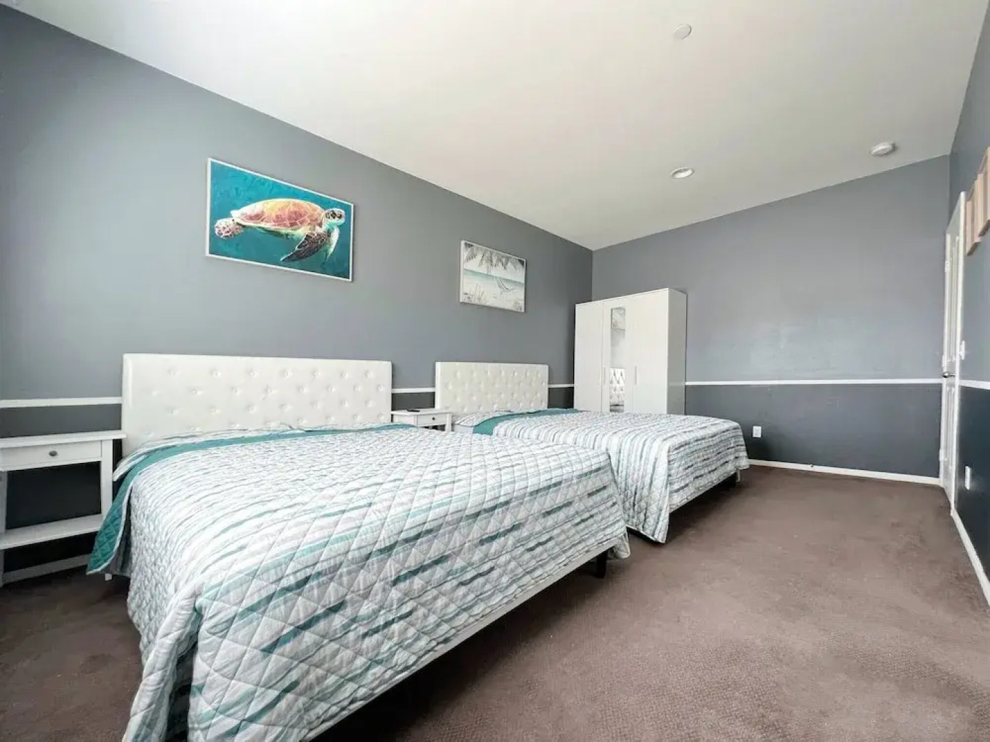 Room in House - Cheerful And Cozy one Large Bedroom