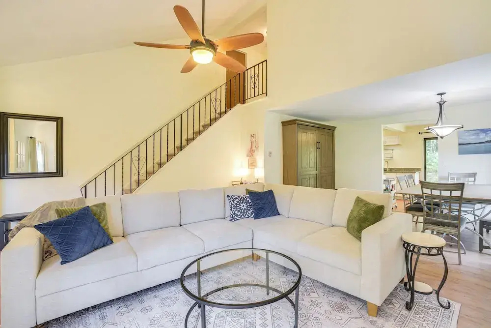 9 Mi to Saratoga Racetrack: Townhome w/ Bicycles!