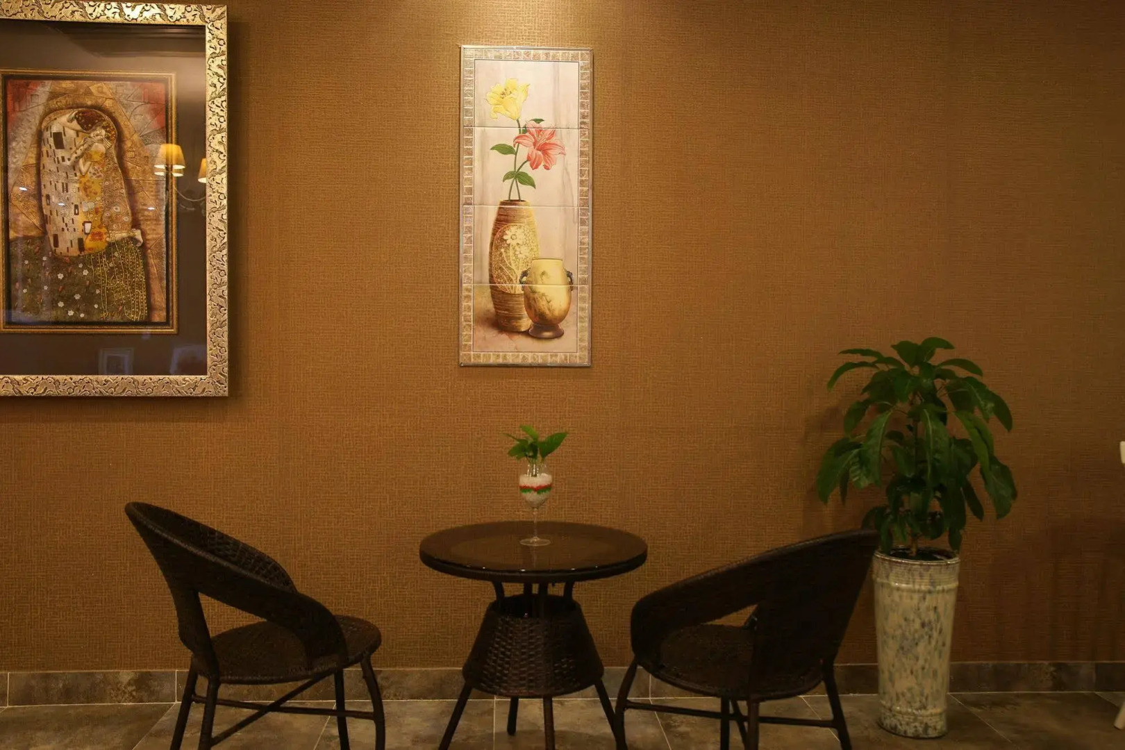 Orange Tree Hotel & Cafe