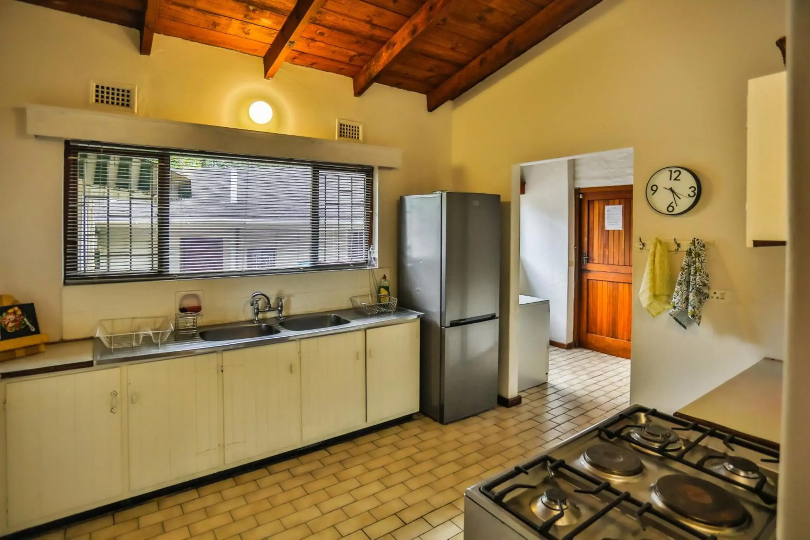 One Jack Powell House- Classic family home steps away from the beach