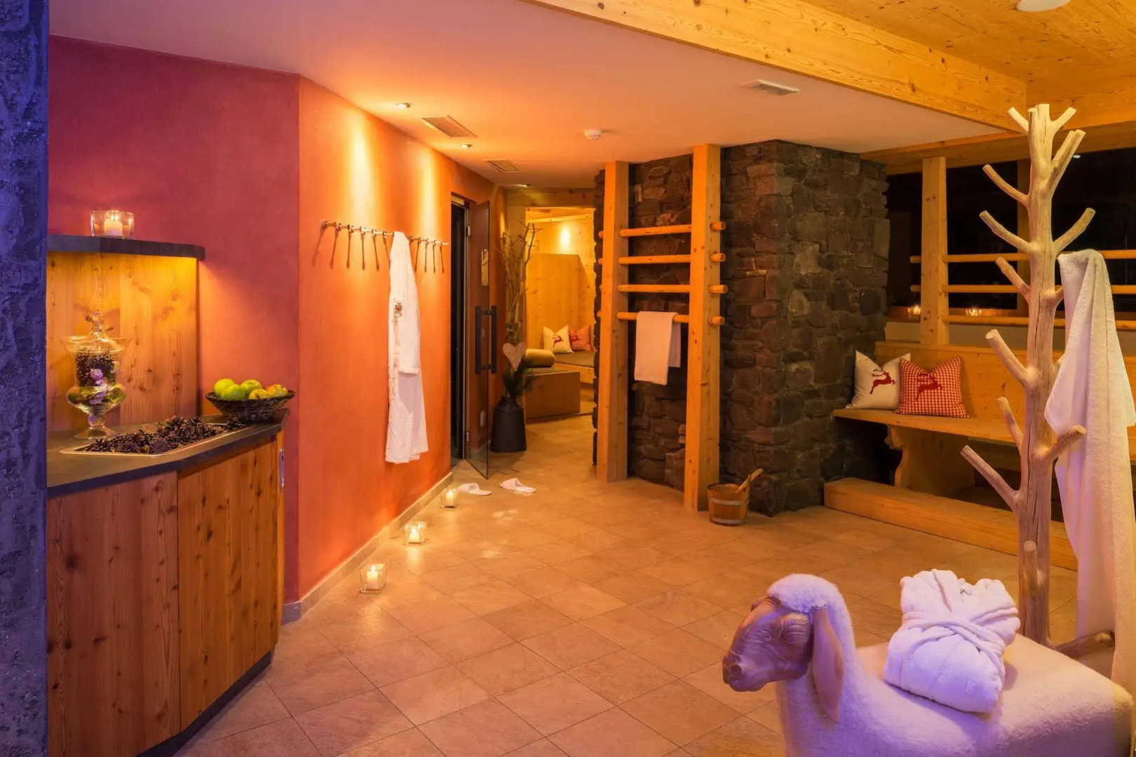 Hotel Emmy - five elements