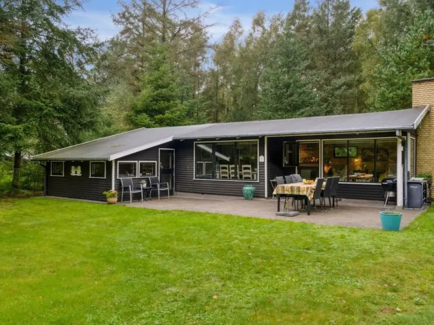 "Aiko" - 375m from the sea in Sealand