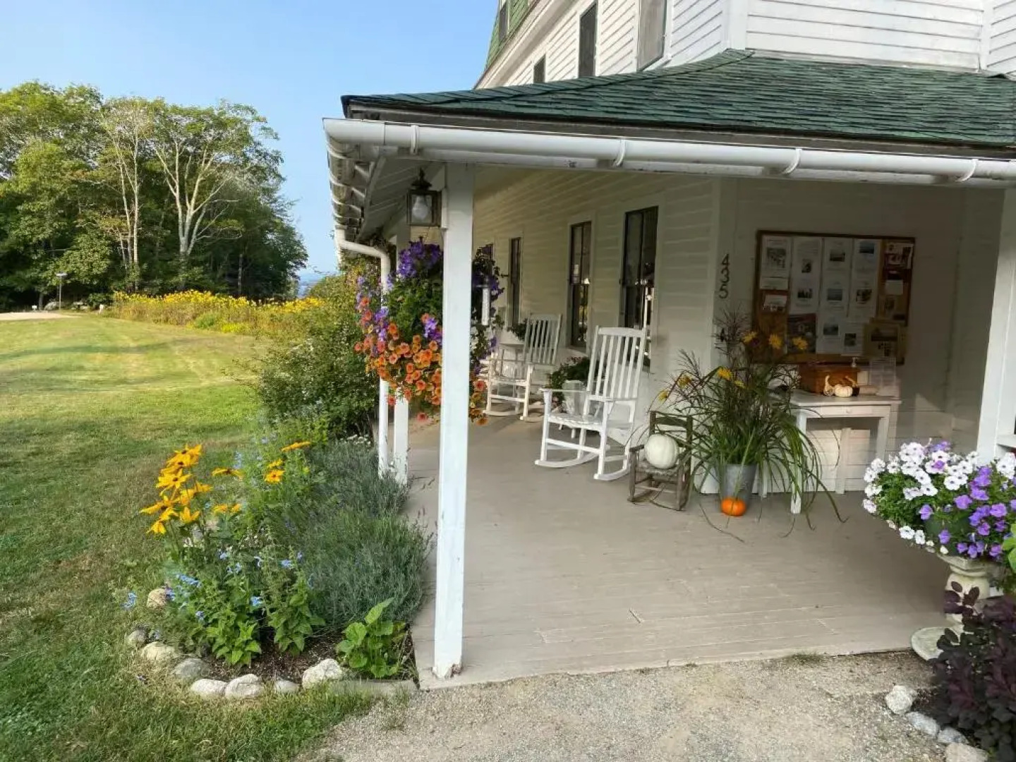 Oakland House Cottages by The Side of The Sea