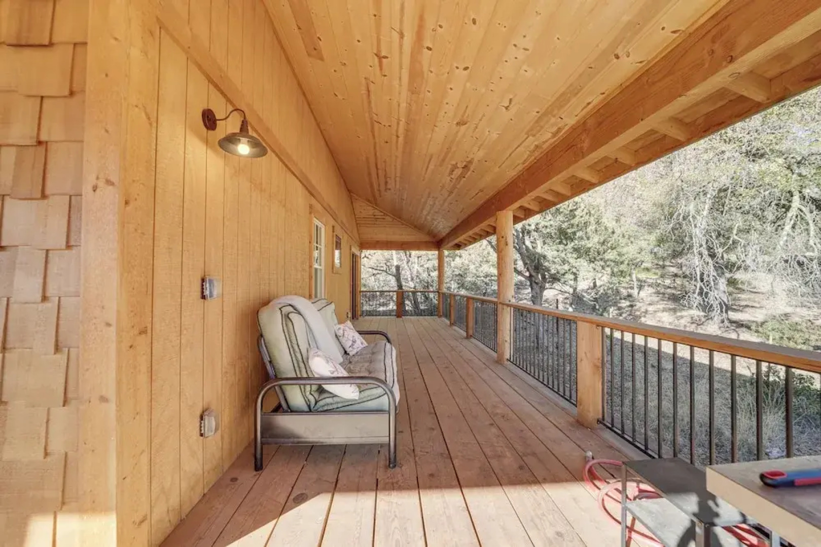 'lavender Lodge' Mountain-view Pine Cabin w/ Deck