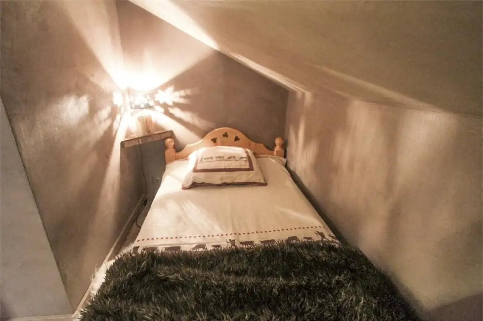 Cosy, 2-bedroom Chalet With Mountain Views Minutes From the Slopes!