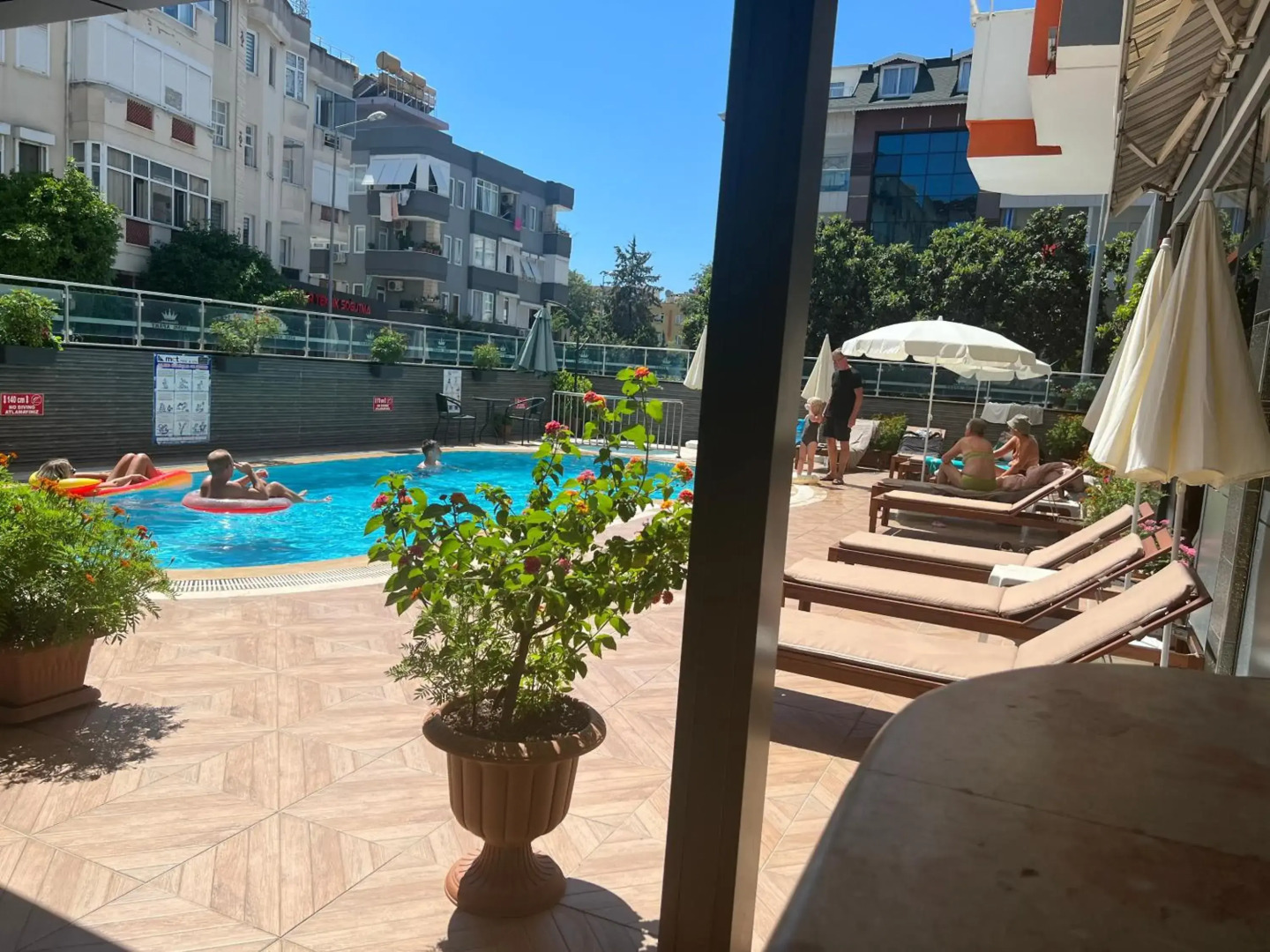 Cleopatra King Apart