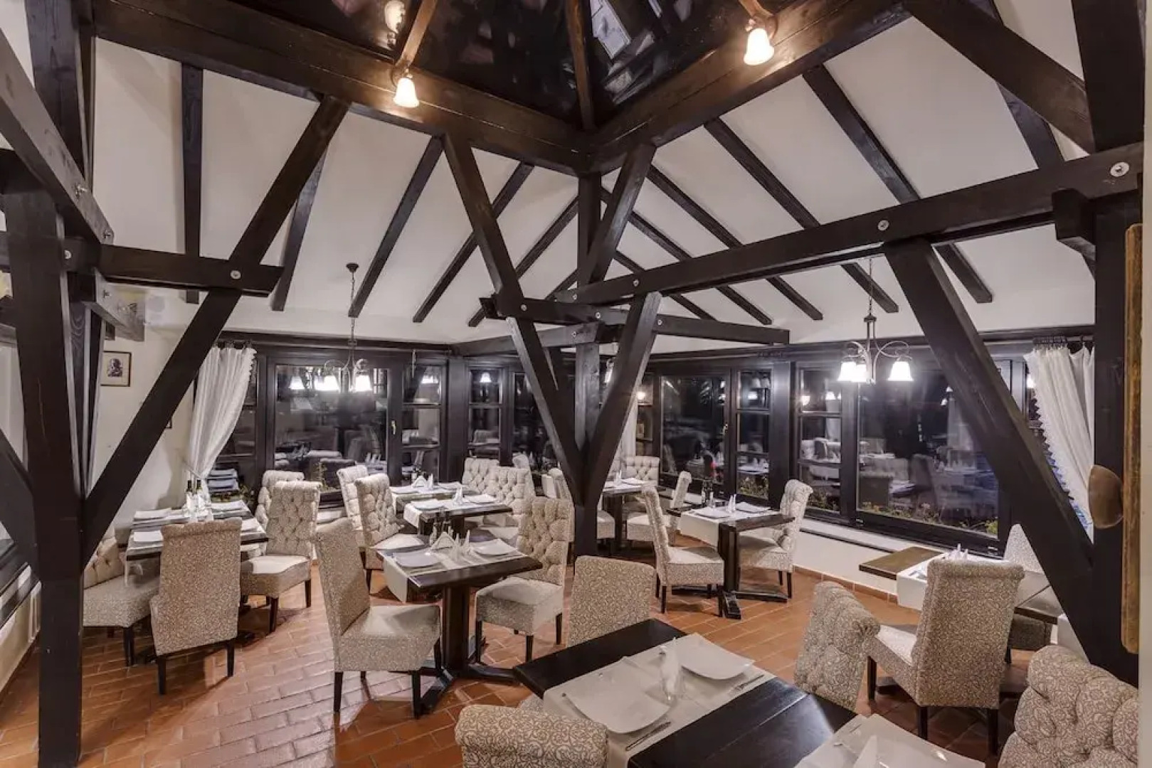 Casa din Bran- Inn Center