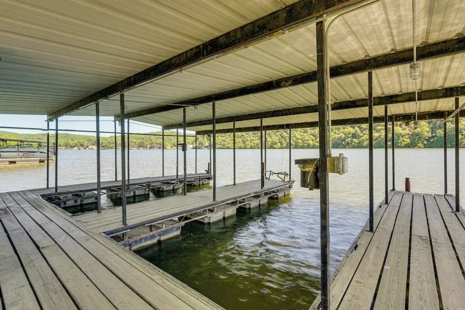Steps to Water: Lake of the Ozarks Getaway