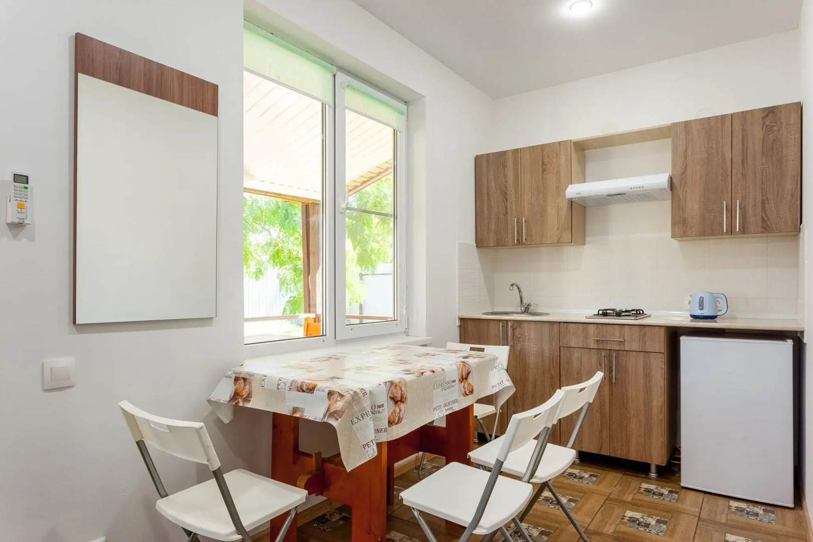 Азов Холидей