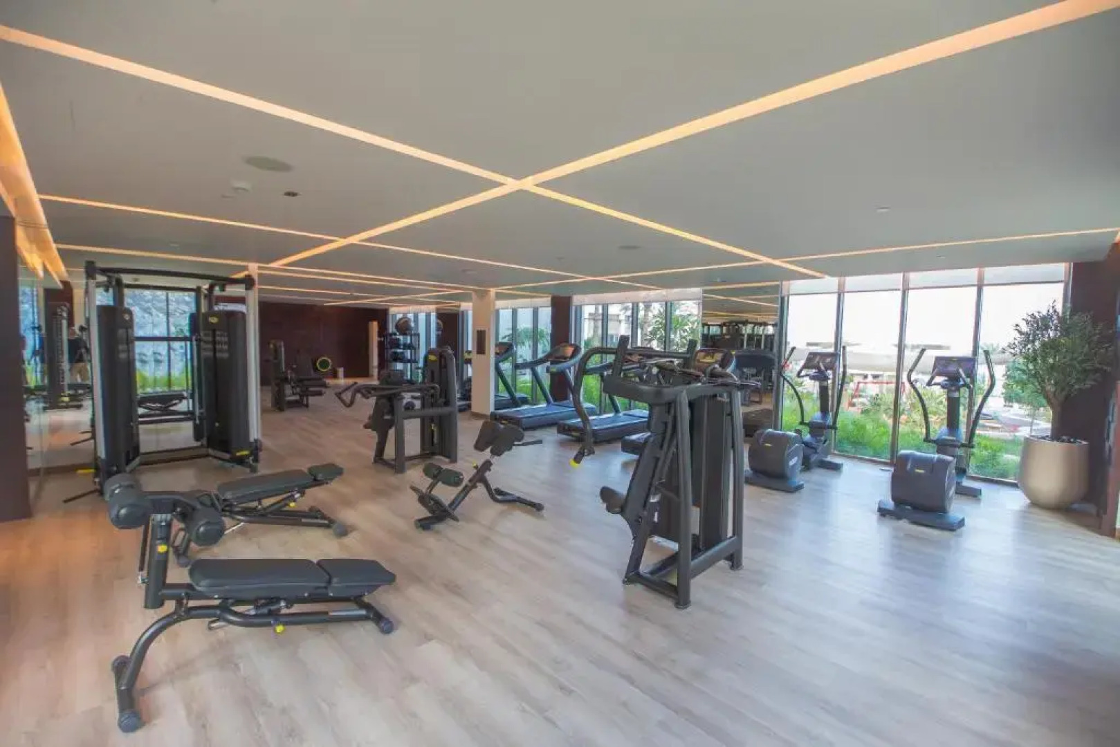 Luxurious 5 Bedroom Apartment - Full Ocean view