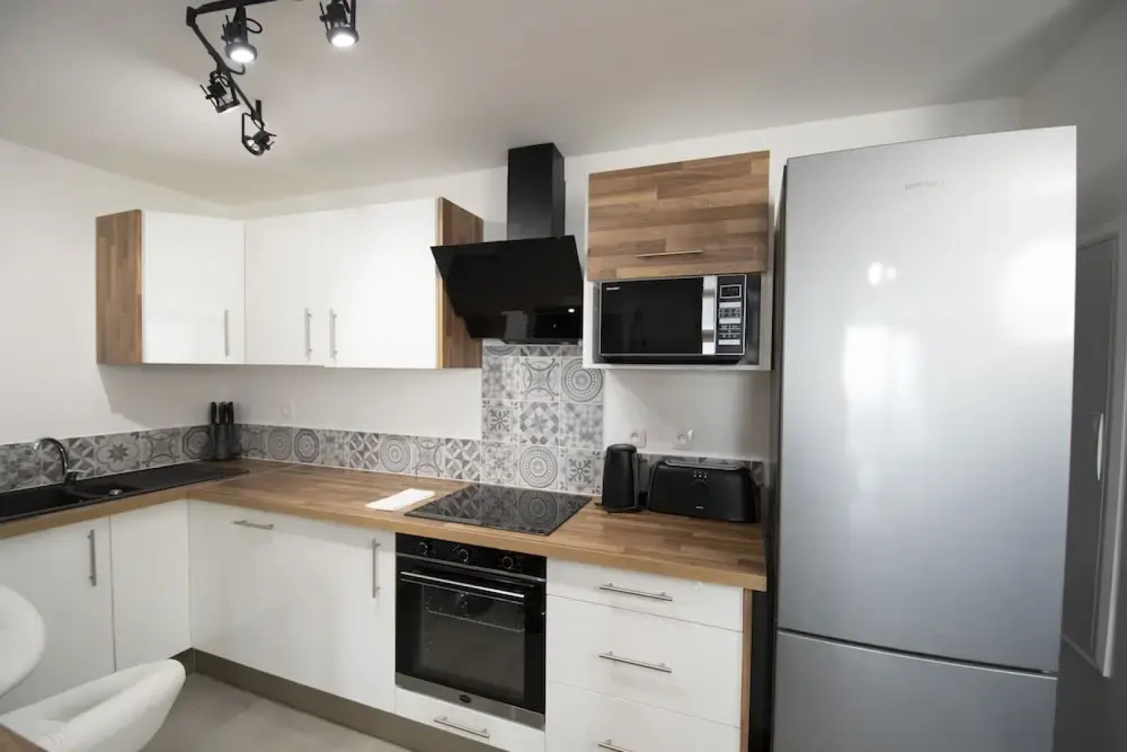 T4 CozyLodge 70m2 - Rénové – 10’ de l'aéroport