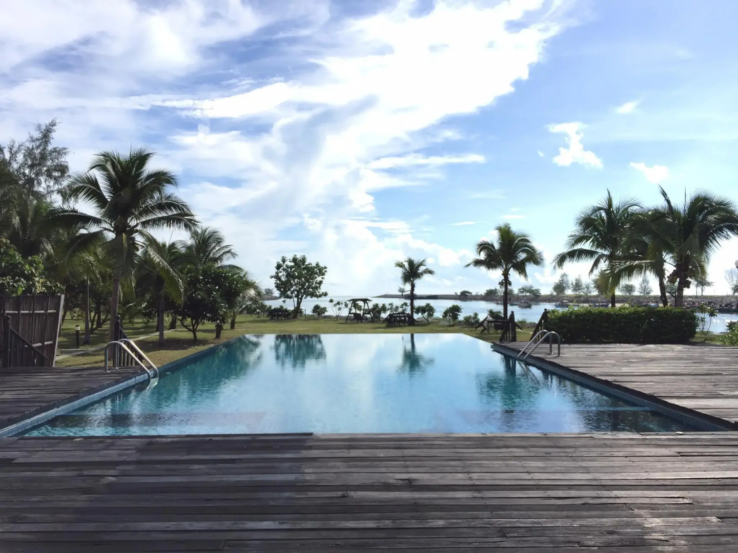 Lawana Escape Beach Resort