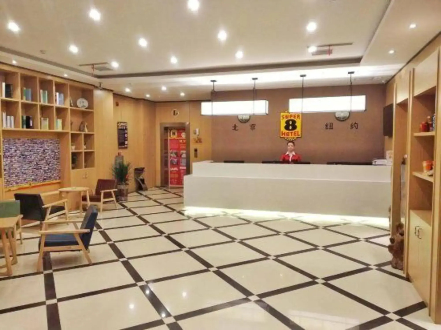 Super 8 Hotel (Luonan New Bus Station)