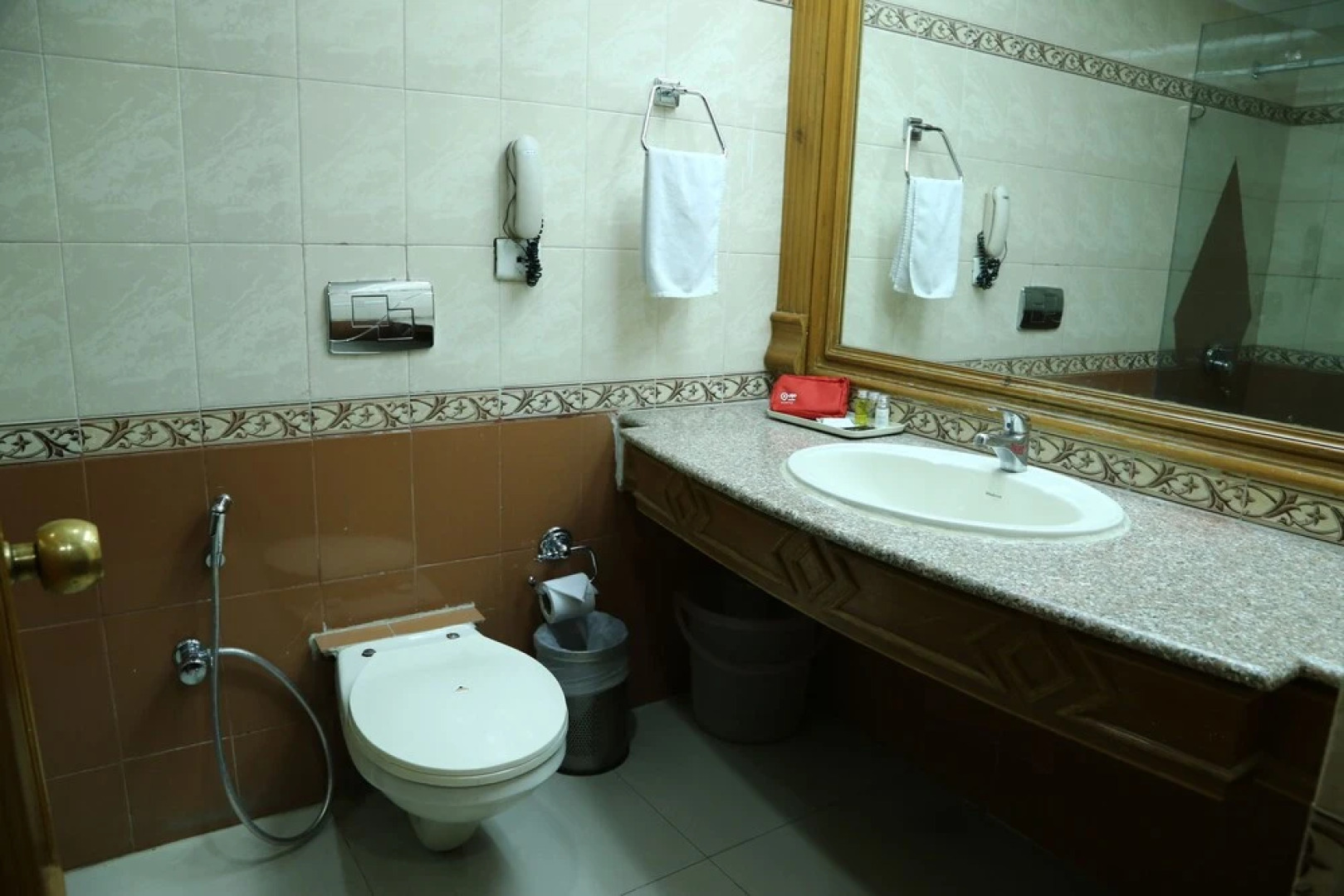 OYO 657 Hotel K C Cross Road