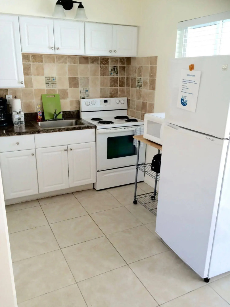 Great Escape Apartments by Lowkl