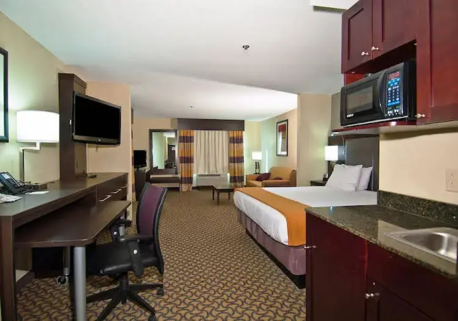 Holiday Inn Express: Pearl
