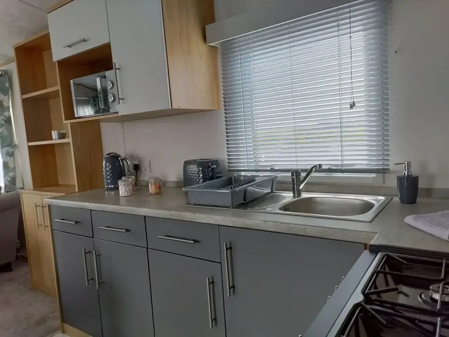 Modern 2 Bed Caravan in Forfar, Scotlan
