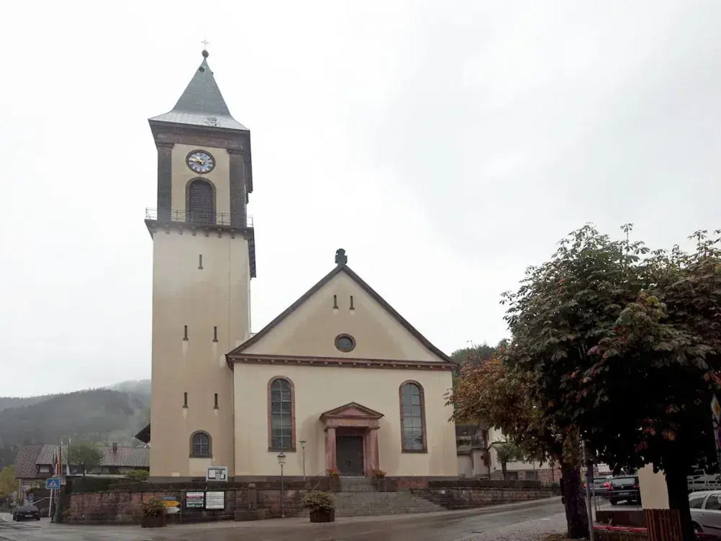 Apartment With Garden