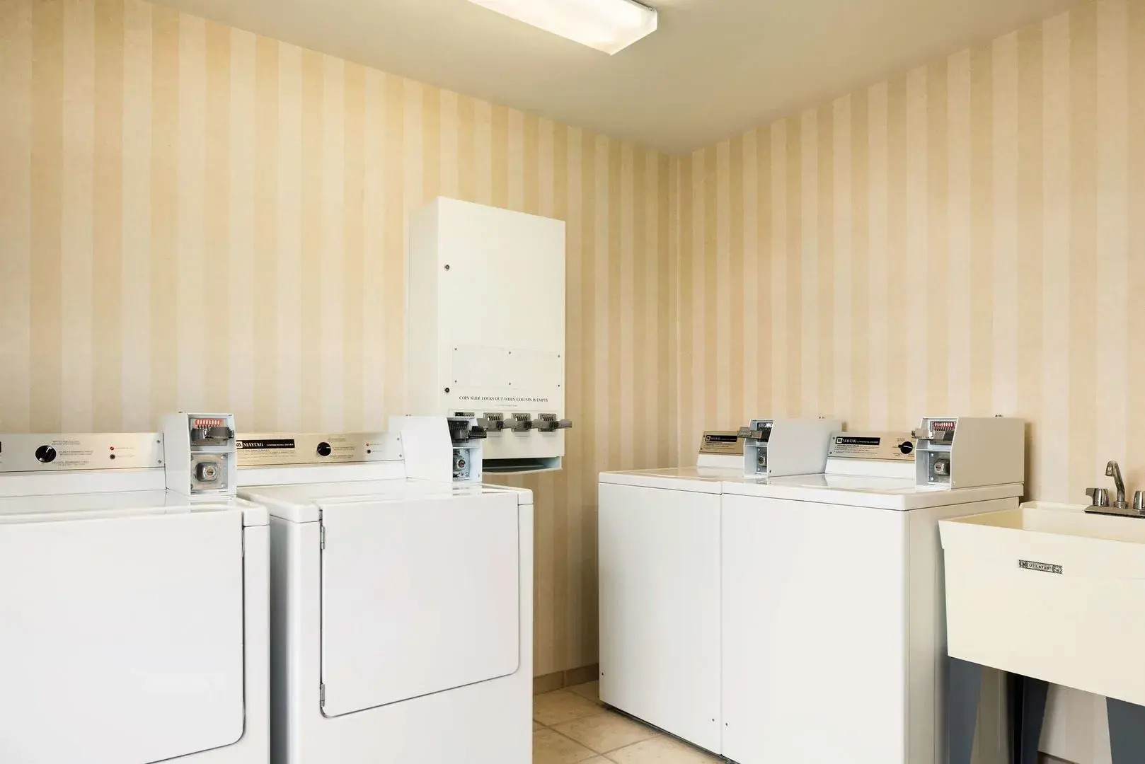 Country Inn & Suites by Radisson, Big Rapids, MI