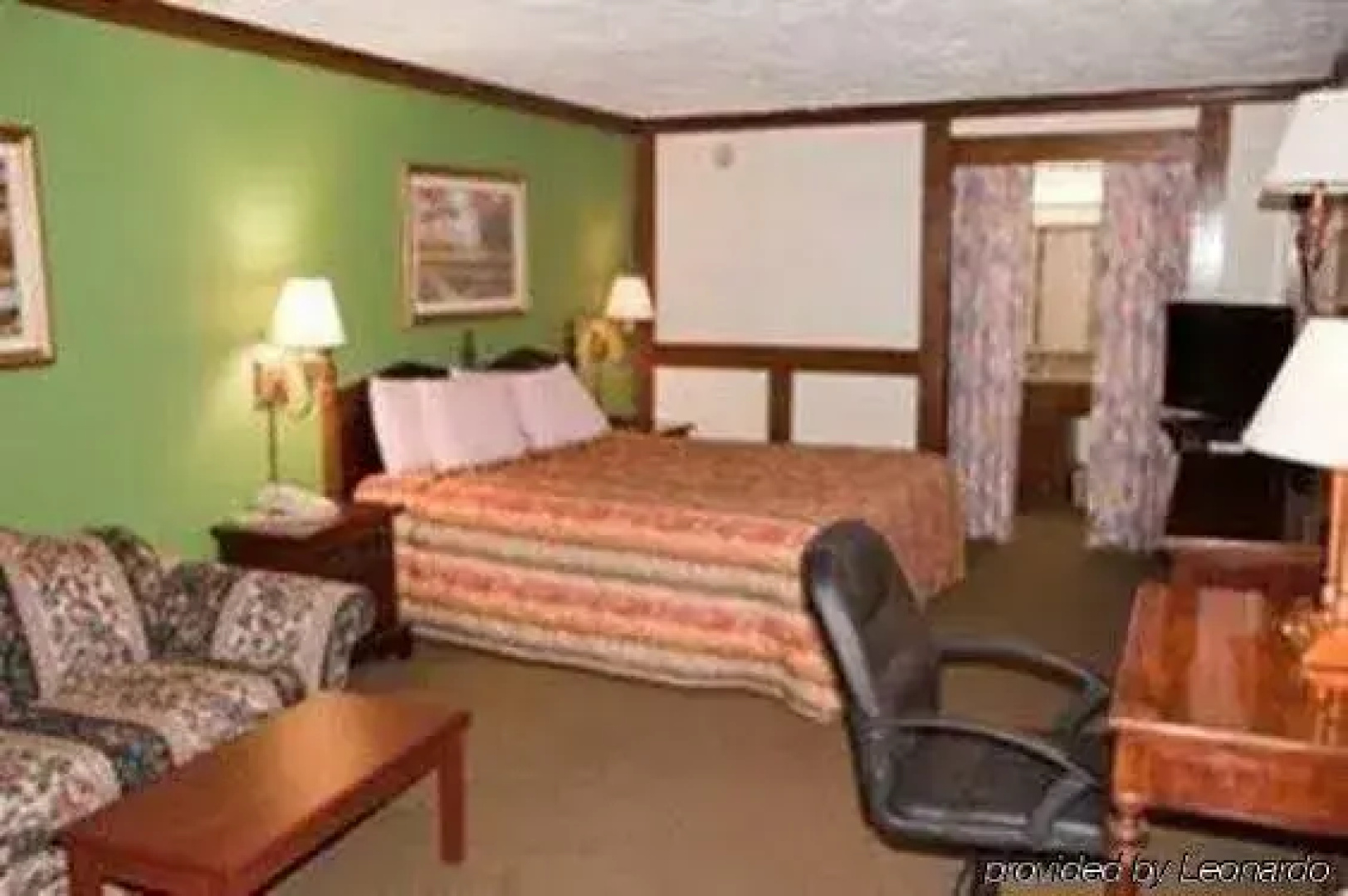 Victorian Inn & Suites