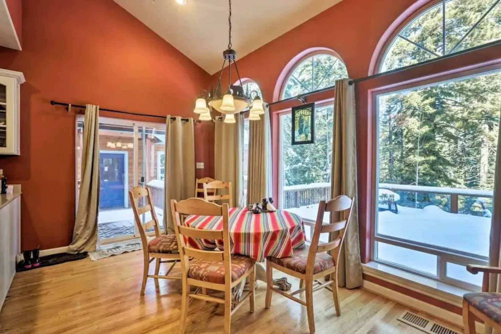 Large Home in Central Truckee With Private Hot Tub