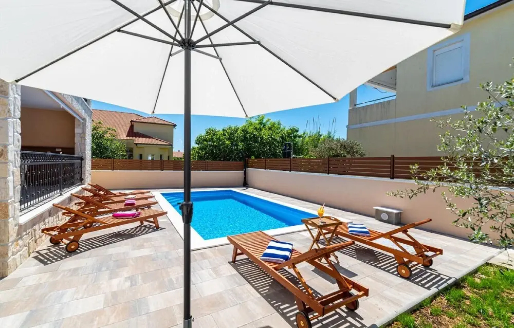 Amazing Home in Privlaka With 3 Bedrooms, Wifi and Heated Swimming Pool