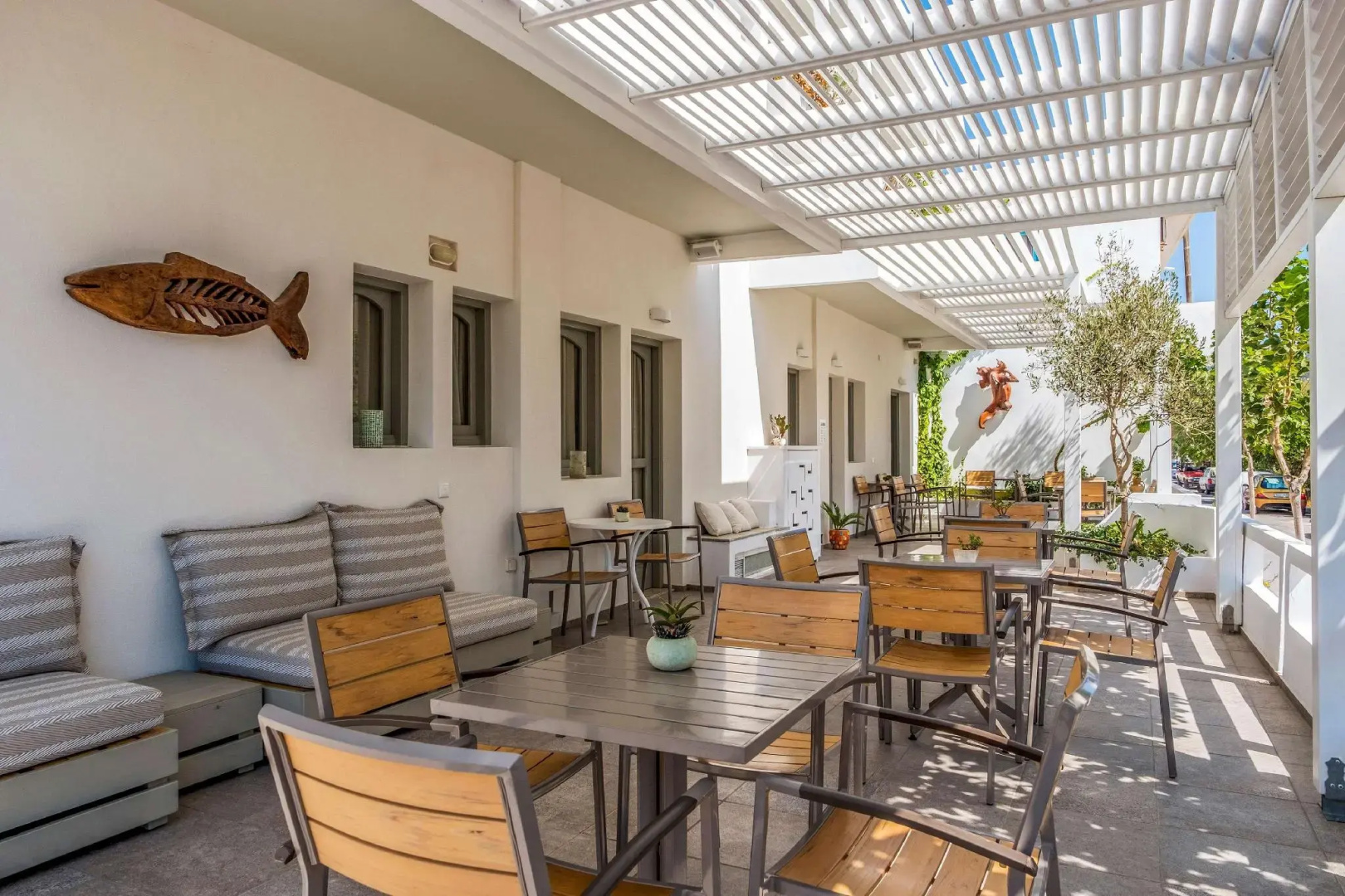 Aris Hotel