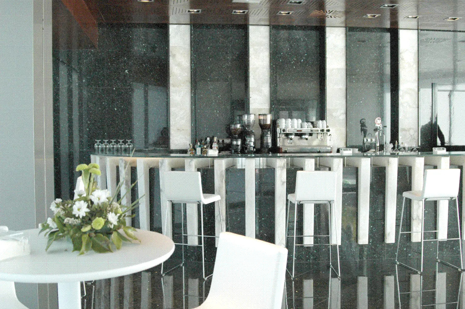 Hotel Maydrit Airport