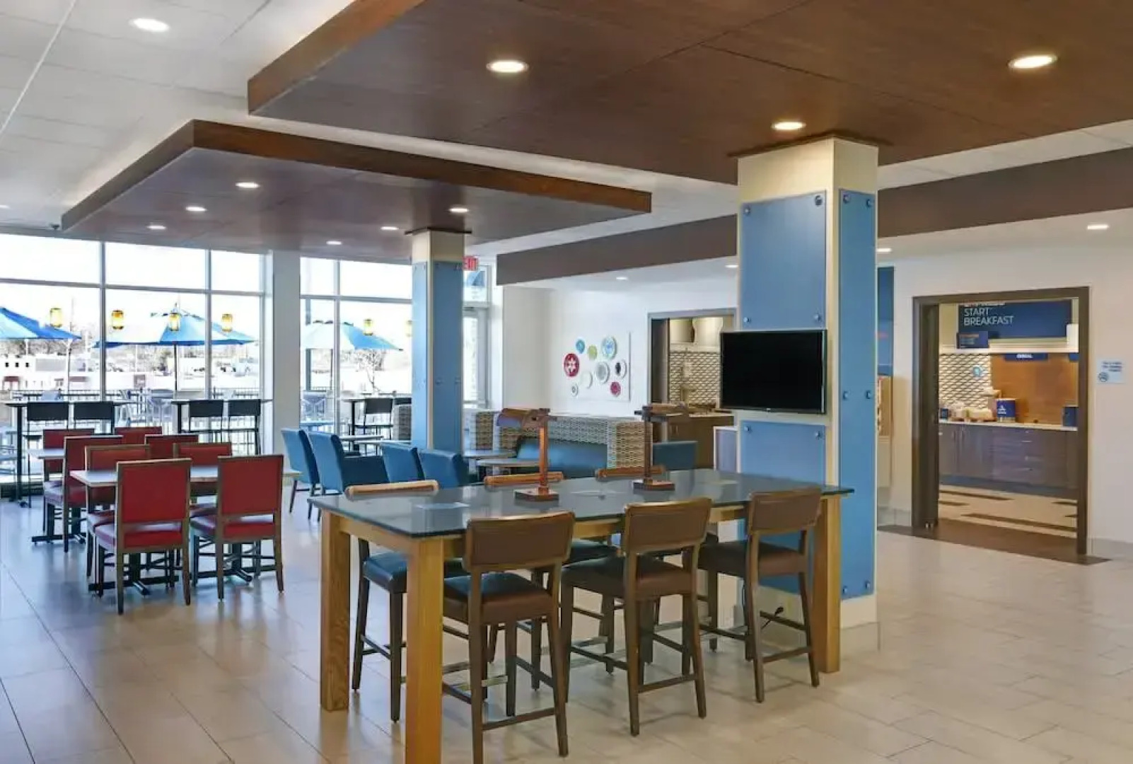 Holiday Inn Express & Suites Lenexa Overland Park Area