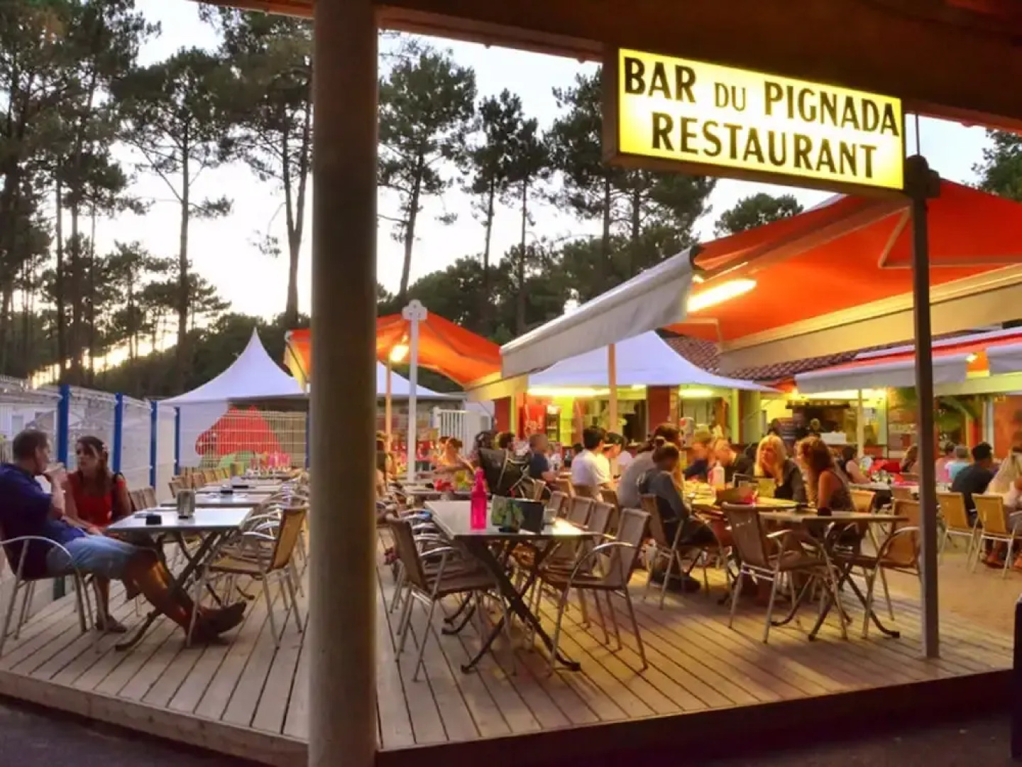 Cozy Mobile Home With Covered Terrace Close to the Beach