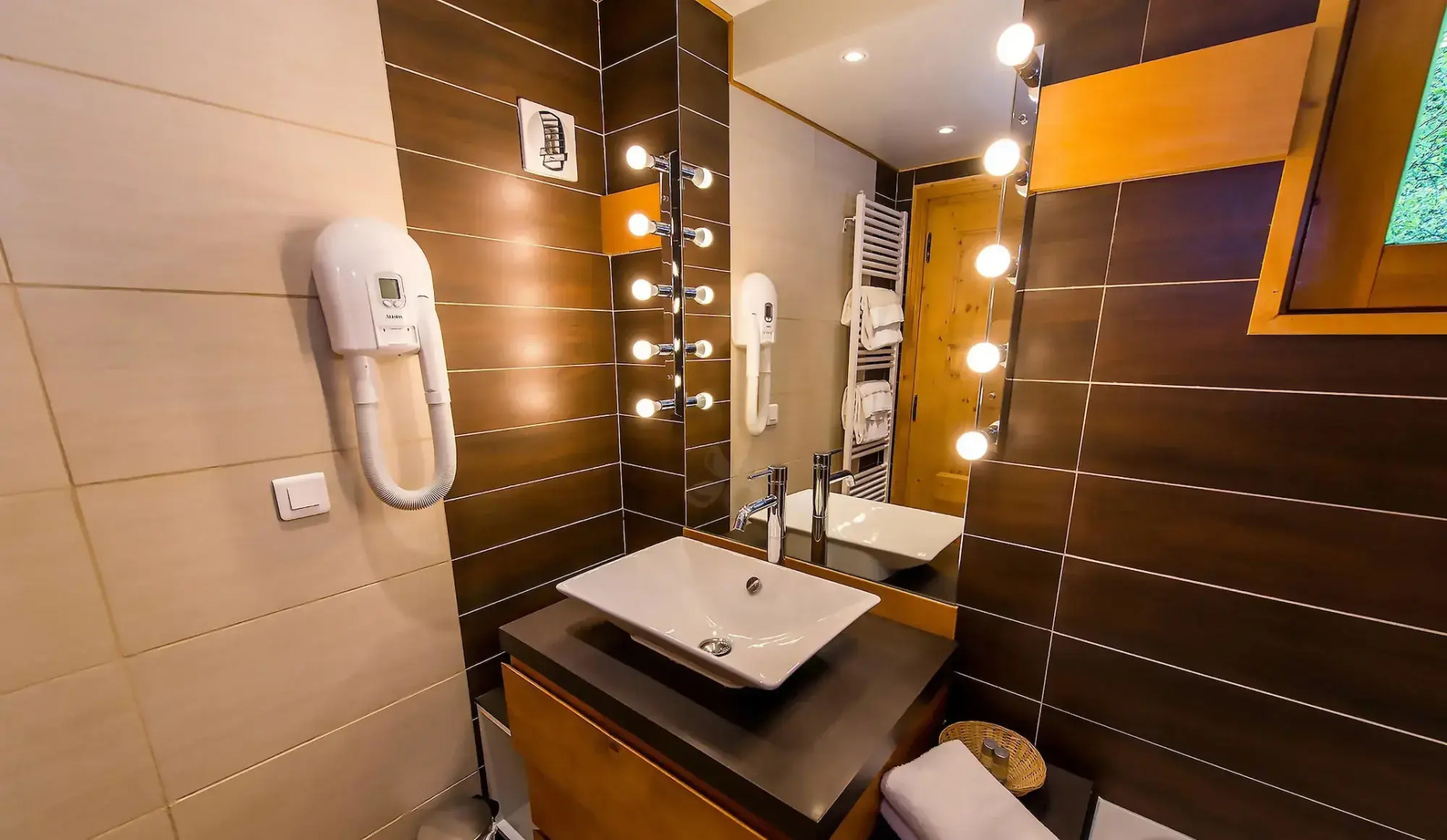 Les Balcons du Savoy