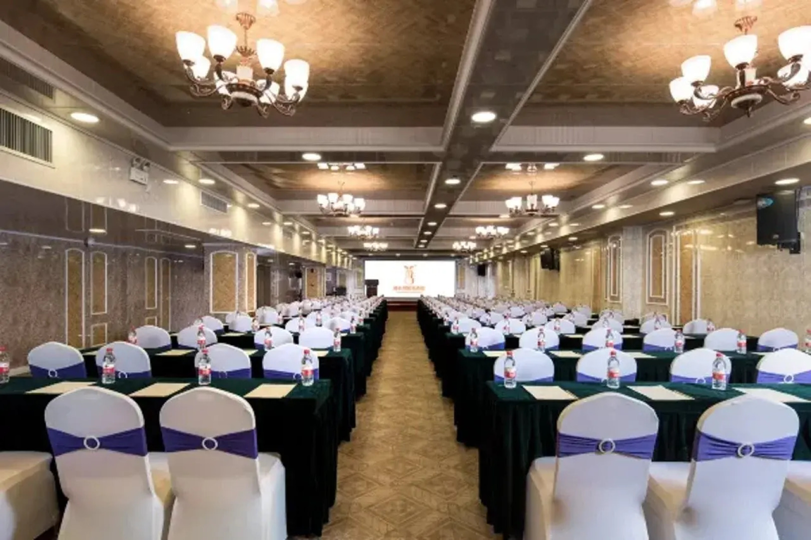 Vienna International Hotel (Haikou Old Town High-speed Railway Station)