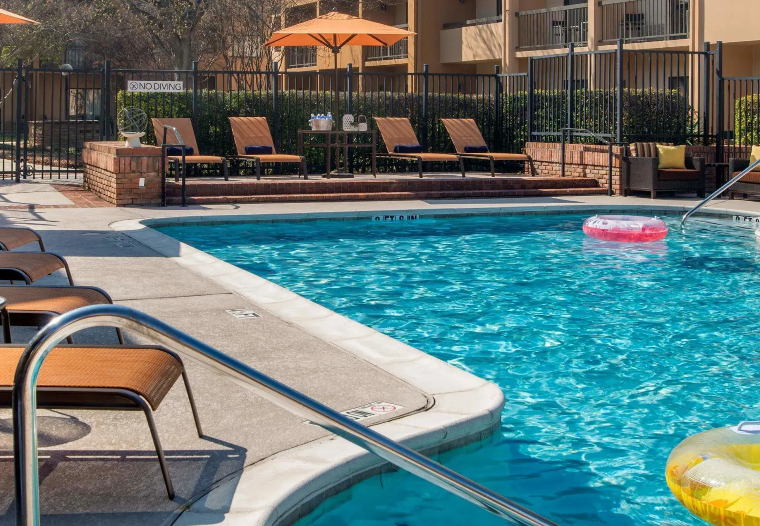 Courtyard by Marriott Addison Midway