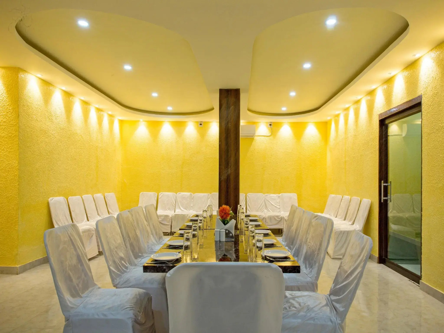 OYO 11547 Royal Treat