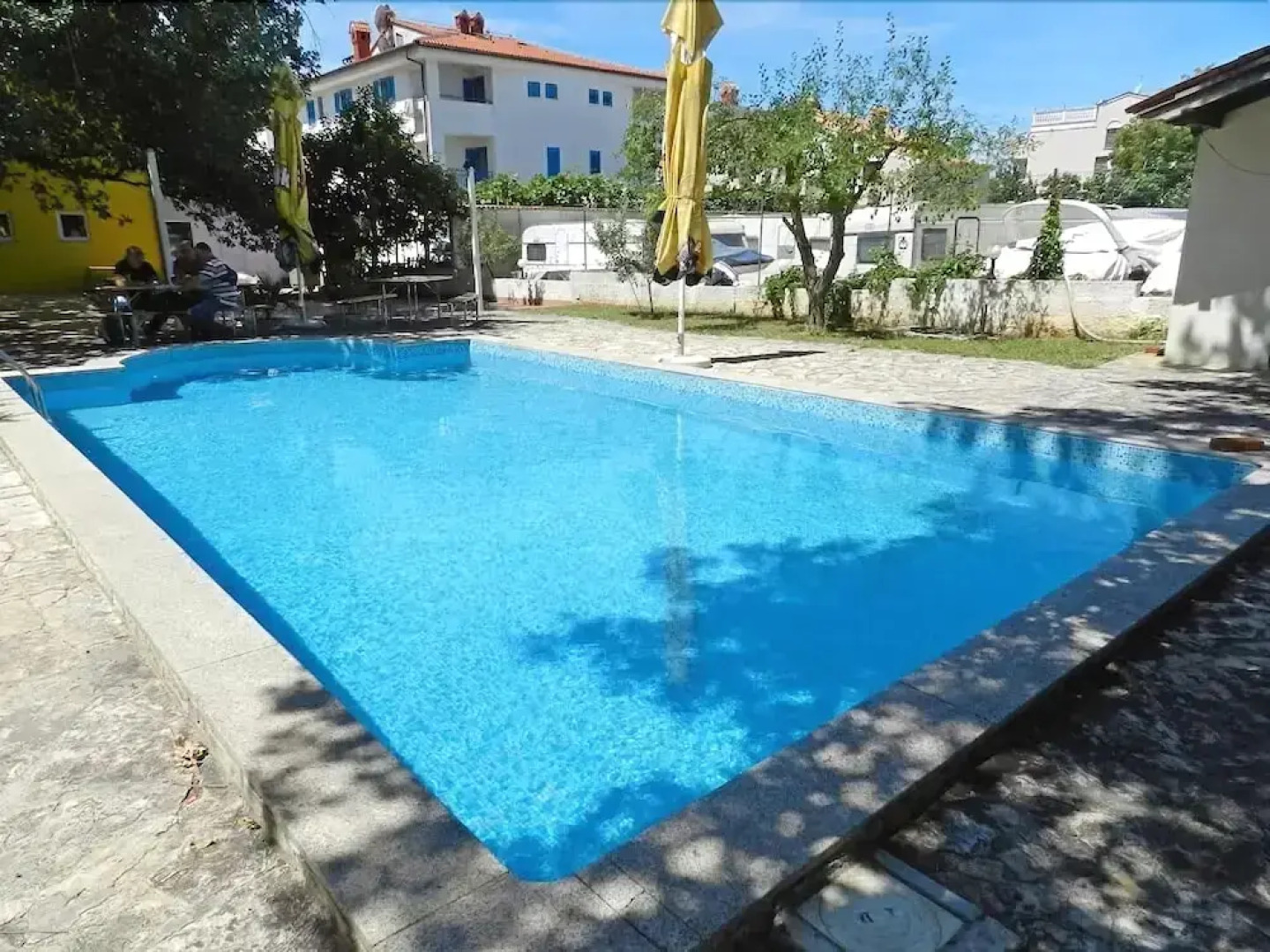 Hotel Hilde Yellow House