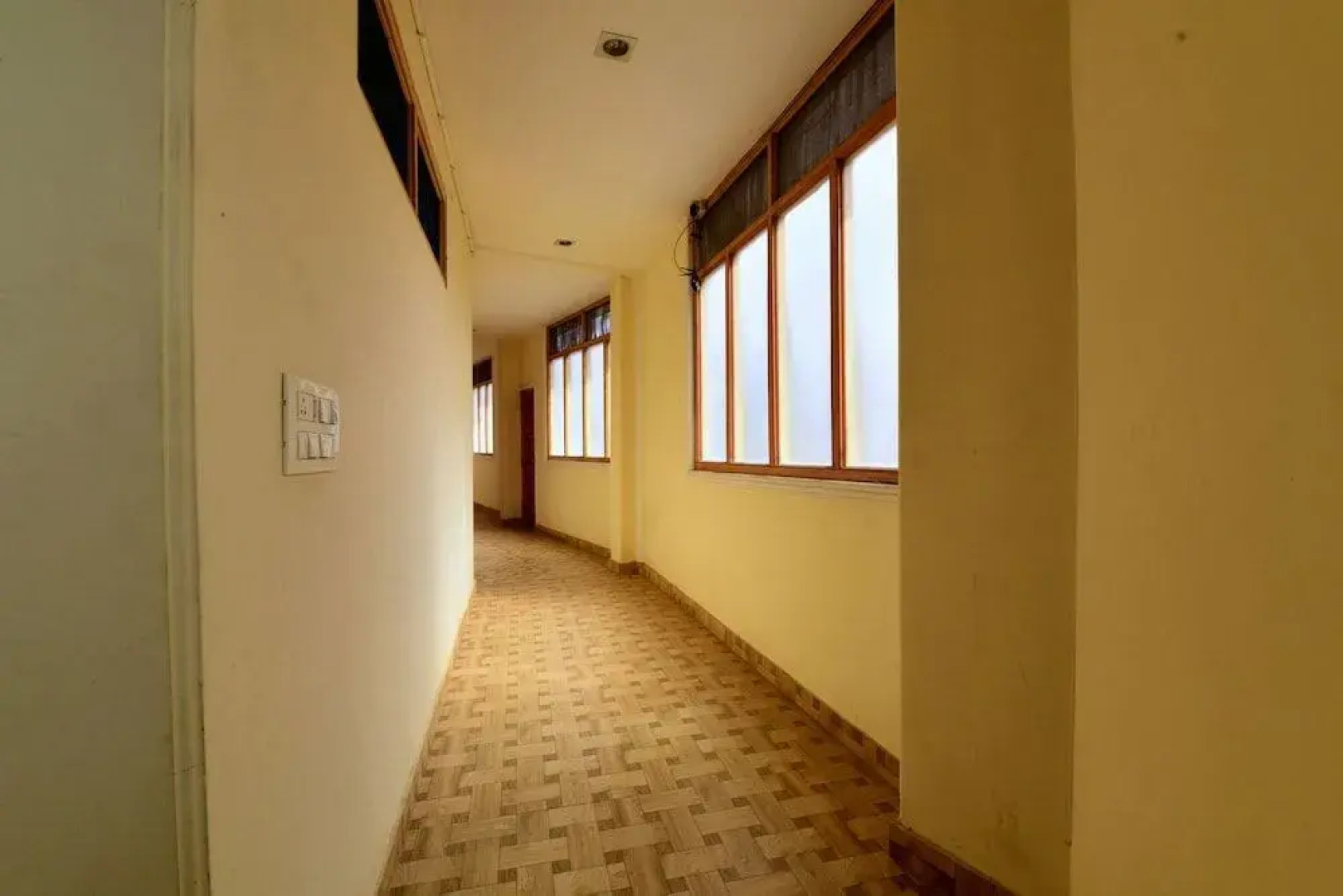 Oyo 29302 Besillio Grand Hotel