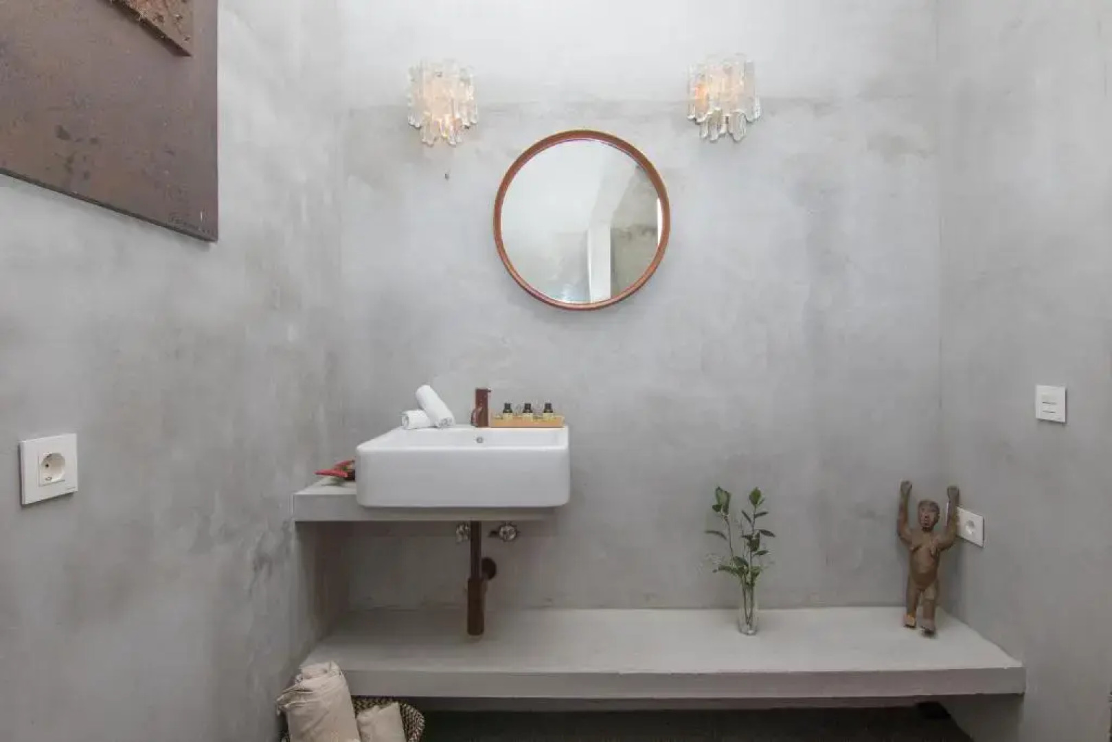 Exclusive Design Villa : 1080 m2, oceanfront, 2 swimming pools.